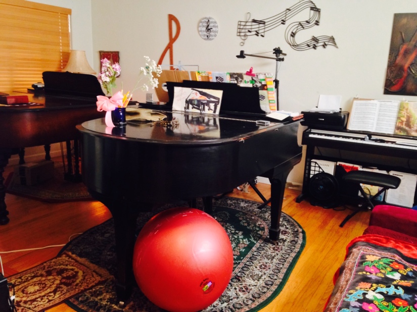 piano room, spacier